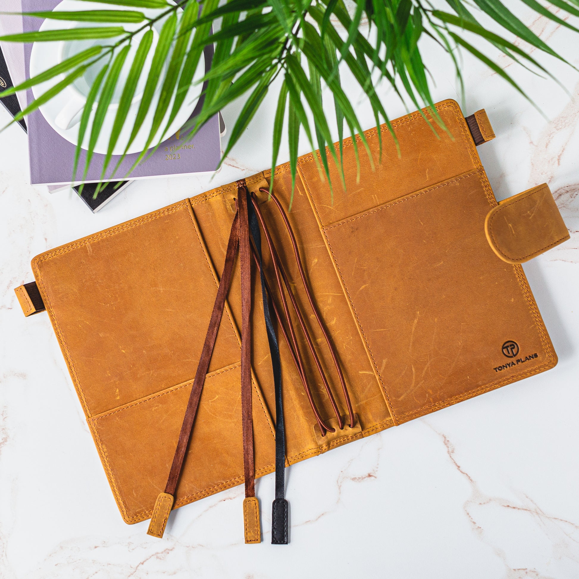 Agenda Cover | Small | Contoured Leather